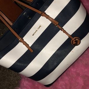 Micheal Kors Purse